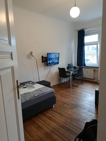 Möblierte 1-Zi-Wohnung in Berlin-Borsigwalde – All-Inclusive & Balkon — photo 1